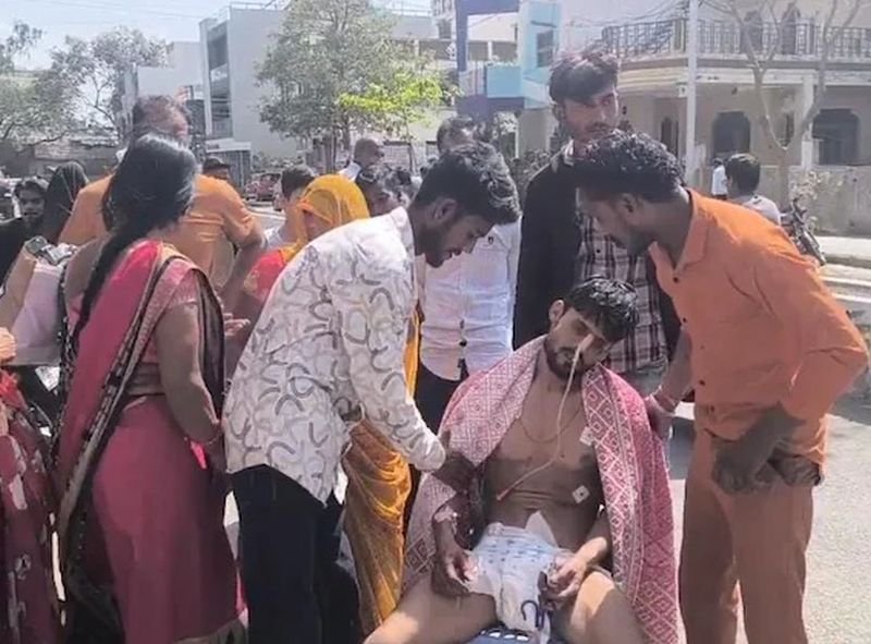 वीडियोः आईसीयू से चलता हुआ बाहर आया 'कोमा' का मरीज, फिर सड़क पर हुआ ऐसा हंगामा कि...