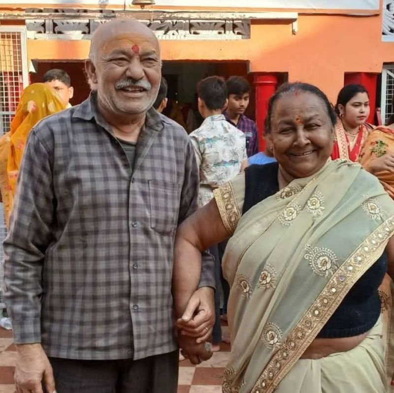 बुजुर्ग पत्नी की हार्टअटैक से मौत...पति को लगा आघात, पांच मिनट में उन्होंने भी तोड़ दिया दम