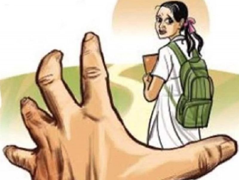 छेड़छाड़ का विरोध करने पर शिक्षक ने दबा दिया गला, छात्रा की चली गई आवाज