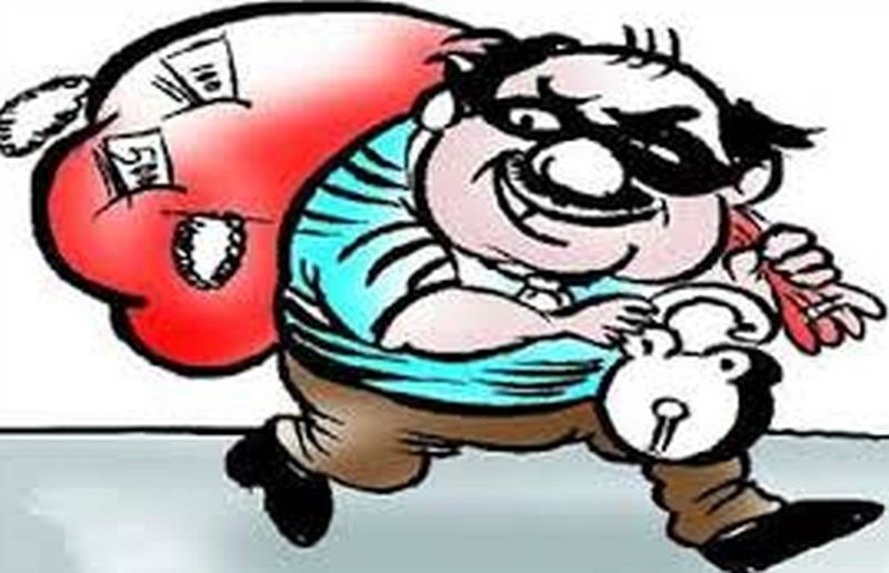 रात में सोता रह गया पूरा परिवार, चोर माल और जेवर लेकर हुए फरार