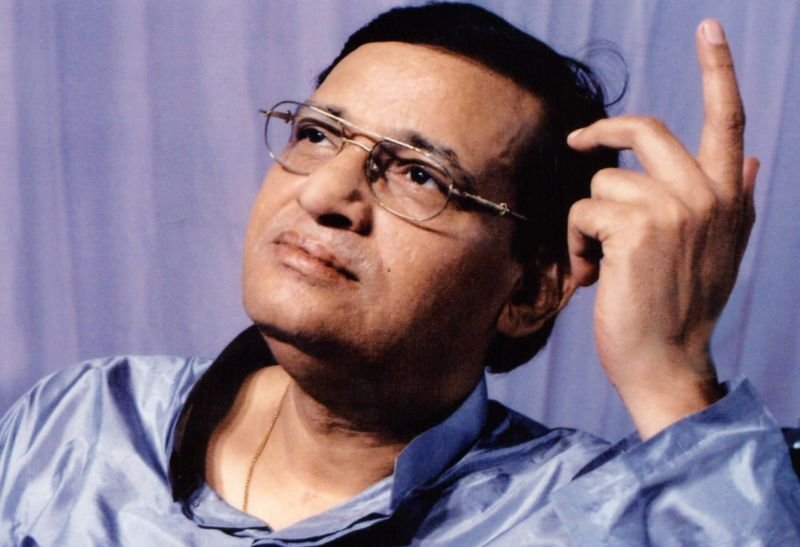 'बेवजह दिल पे कोई बोझ न भारी रखिये, ज़िन्दगी जंग है इस जंग को जारी रखिये...'