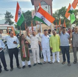 भारत माता के जयकारे लगाकर जवानों का किया उत्साहवर्धन