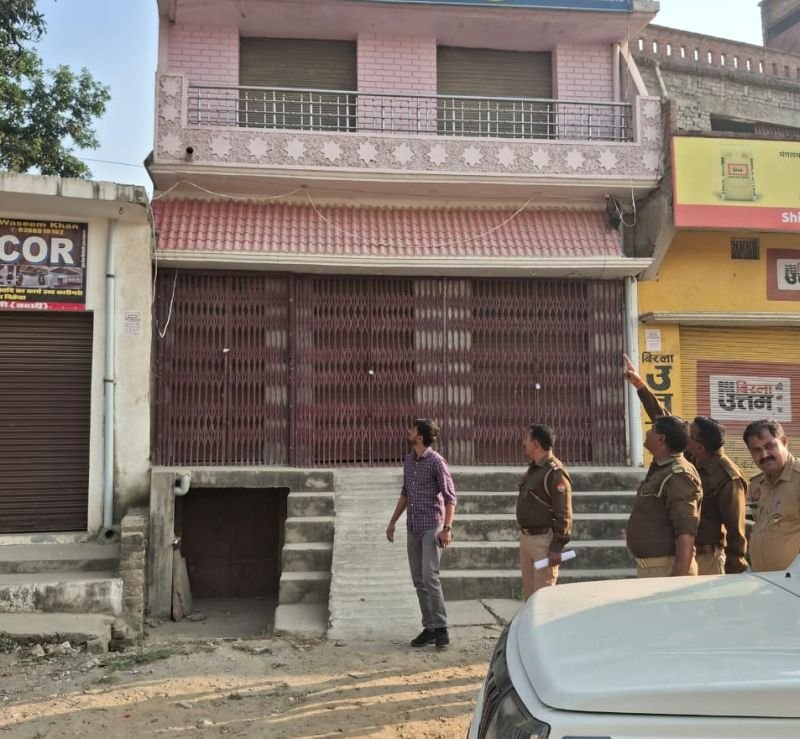 बदायूं में बिना मानक इस जगह चल रहा था अवैध होटल...हो रहा था यह 'काम'