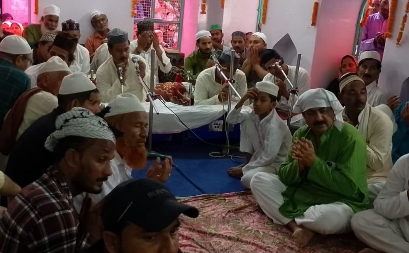 उर्स का समापनः पूरी रात चला कव्वाली का दौर, सुनकर झूमते रहे अकीतदमंद