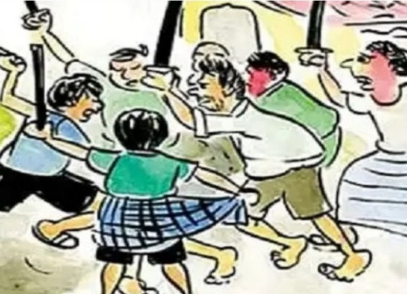 महिला प्रधान के बेटों को पीटा, बीच बचाव करने आई प्रधान पर भी बरसाईं लाठियां