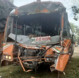 खड़े ट्रक से टकराई रोडवेज बस, आईटीबीपीएफ के जवान समेत दो की मौत
