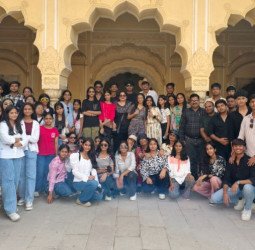 मदर एथीना स्कूल के विद्यार्थियों ने तीन दिन किया जयपुर के ऐतिहासिक स्थलों का भ्रमण