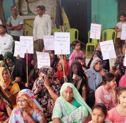 'समाजवादी गिद्धों वापस जाओ'...बदायूं में आखिर क्यों लगे अखिलेश यादव के खिलाफ मुर्दाबाद के नारे, सांसद को दिखाए काले झंडे