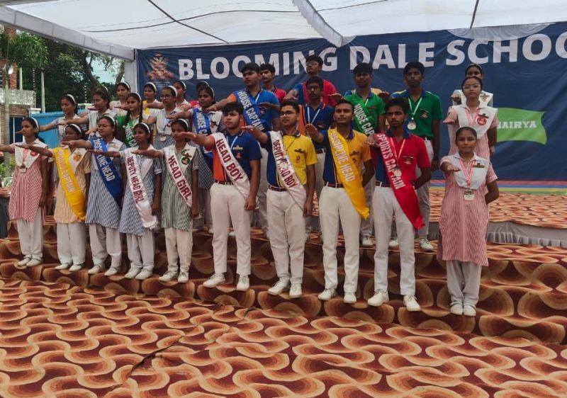 अर्नव हेड ब्वॉय व तनु बनी हेड गर्ल, ब्लूमिंगडेल में हुआ अलंकरण समारोह