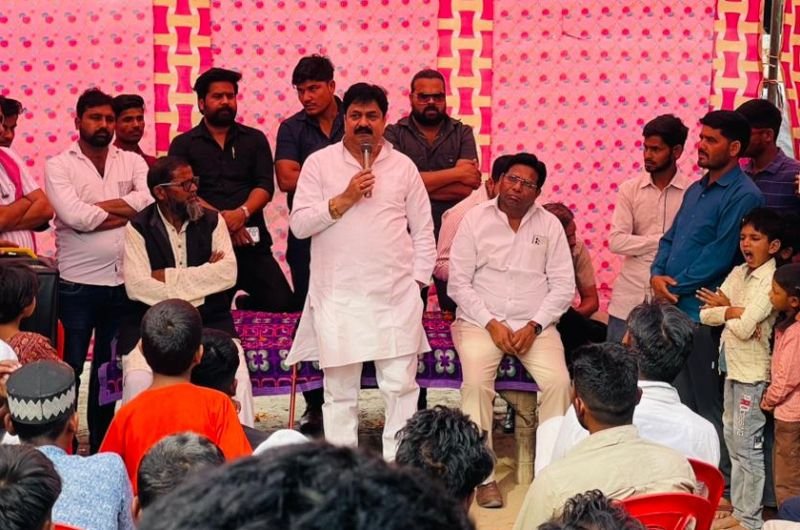 ...और जब शेखूपुर के लोग बोले- 'अपने ही वोटर को ठग लिया विधायक ने, जीत गए तो पलटकर तक नहीं देखा'