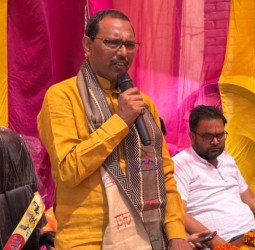 बिल्सी विधायक हरीश शाक्य ने किया ग्रामीणों से संवाद, बुजुर्गों का लिया आशीर्वाद