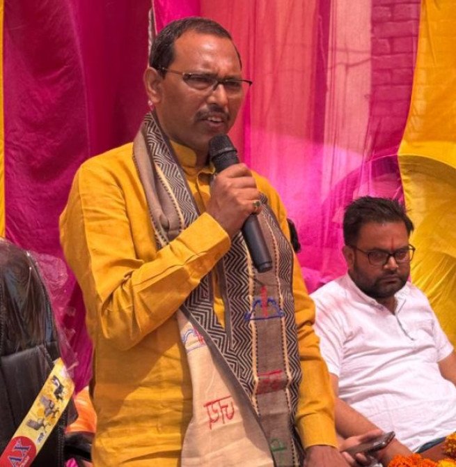 बिल्सी विधायक हरीश शाक्य ने किया ग्रामीणों से संवाद, बुजुर्गों का लिया आशीर्वाद