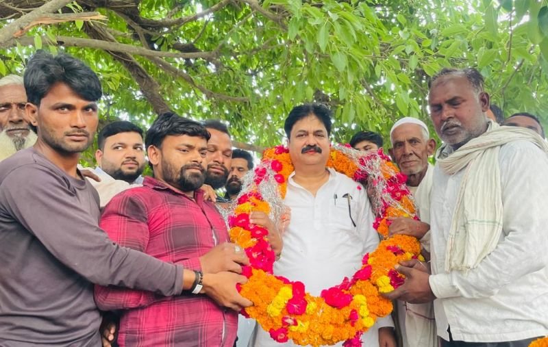 पूर्व मंत्री आबिद ने कहा-अखिलेश यादव को 2027 में हर हाल में बनाना है मुख्यमंत्री... लोग बोले- 'आप लड़ो चुनाव, जीत पक्की '