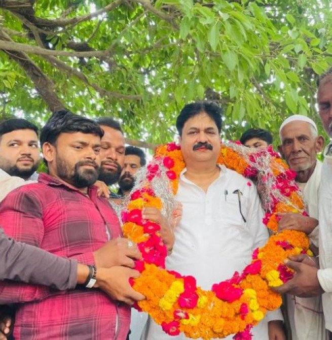 पूर्व मंत्री आबिद ने कहा-अखिलेश यादव को 2027 में हर हाल में बनाना है मुख्यमंत्री... लोग बोले- 'आप लड़ो चुनाव, जीत पक्की '