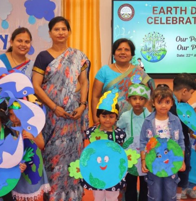 विश्व पृथ्वी दिवस पर मदर एथीना स्कूल में ‘ब्लू डे’ का आयोजन