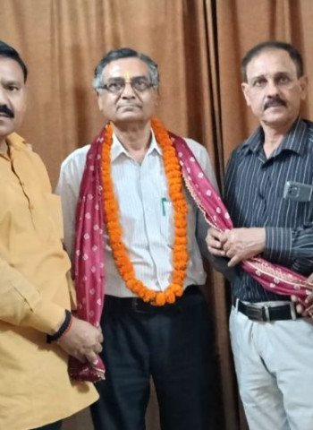 अटल विचार मंच के पदाधिकारियों ने भाजपा के संस्थापक सदस्य रहे वरिष्ठ नेताओं का किया सम्मान