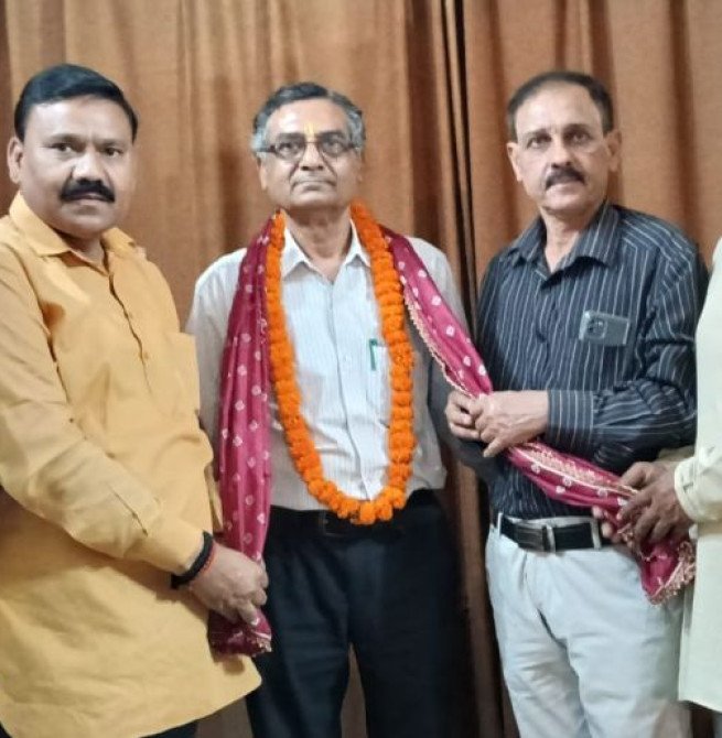 अटल विचार मंच के पदाधिकारियों ने भाजपा के संस्थापक सदस्य रहे वरिष्ठ नेताओं का किया सम्मान