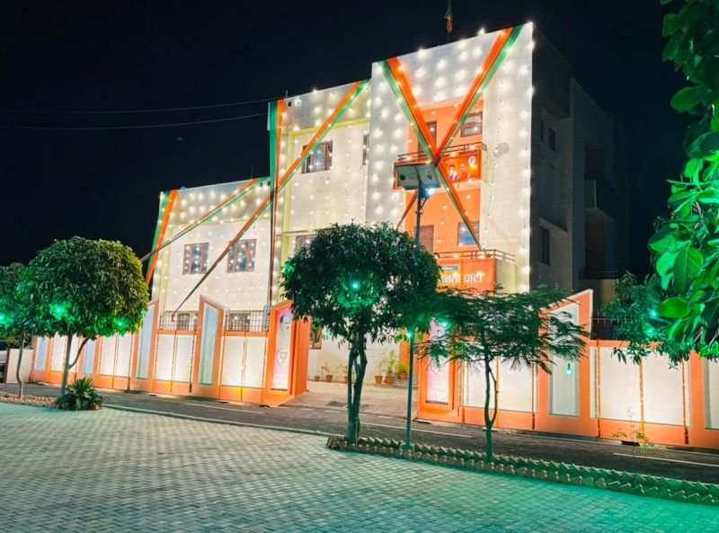 47वें स्थापना दिवस की पूर्व संध्या पर भाजपा कार्यालय जगमगाया