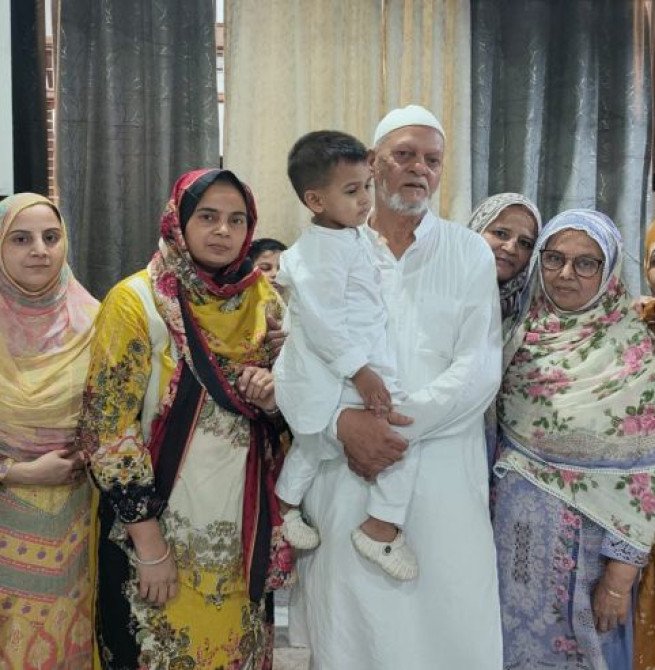 पत्नी के साथ हज यात्रा को रवाना  हुए सेवानिवृत्त प्रधानाध्यापक मोहम्मद आफाक