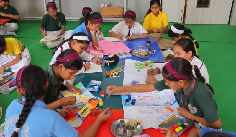 मदर एथीना स्कूल में पोस्टर मेकिंग, ड्राइंग व पेंटिंग प्रतियोगिता का आयोजन