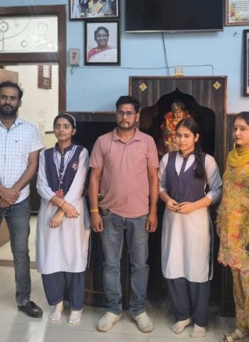 बाबा इंटरनेशनल स्कूल में दसवीं में मनु उपाध्याय ने किया टॉप, प्रबंधन और शिक्षकों ने दी बधाई