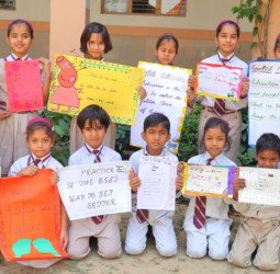 मदर एथीना स्कूल में अंग्रेजी कैलीग्राफी प्रतियोगिता का आयोजन