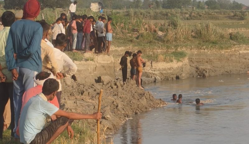 VIDEO: चीखते रहे मासूम, फिर समा गए गंगा में...नहाने गए पांच बच्चे गंगा में डूबे, एक की मिली लाश, दो लापता