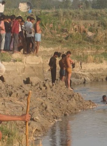 VIDEO: चीखते रहे मासूम, फिर समा गए गंगा में...नहाने गए पांच बच्चे गंगा में डूबे, एक की मिली लाश, दो लापता
