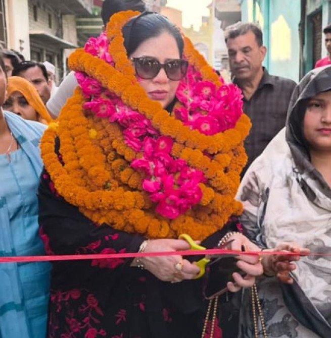 कबूलपुरा और कटरा ब्राहम्पुर में पालिकाध्यक्ष फात्मा रज़ा ने किया सीसी सड़क का उद्घाटन