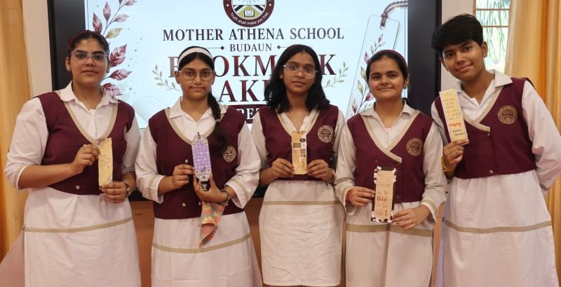 मदर एथीना स्कूल में अंग्रेजी काव्यपाठ एवं बुकमार्क प्रतियोगिता का आयोजन