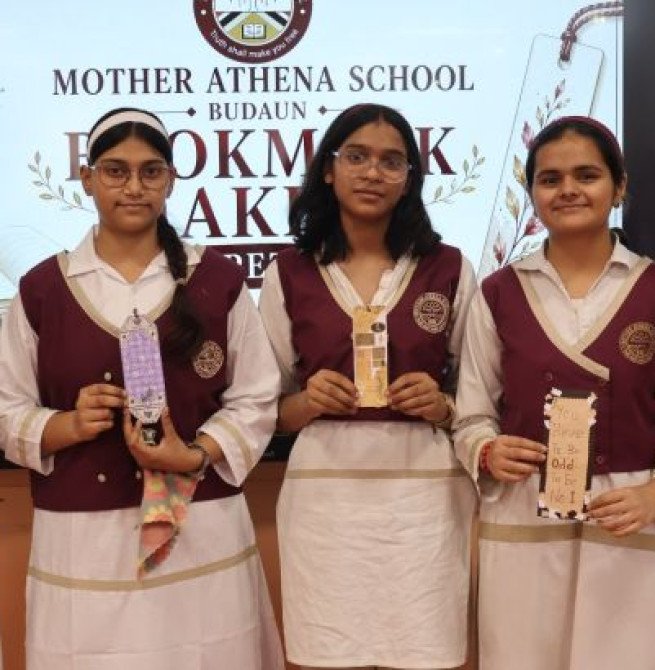 मदर एथीना स्कूल में अंग्रेजी काव्यपाठ एवं बुकमार्क प्रतियोगिता का आयोजन