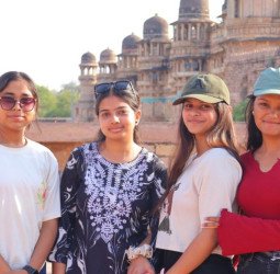 मदर एथीना स्कूल के कक्षा-11 एवं 12 के विद्यार्थियों ने किया ग्वालियर का शैक्षिक भ्रमण