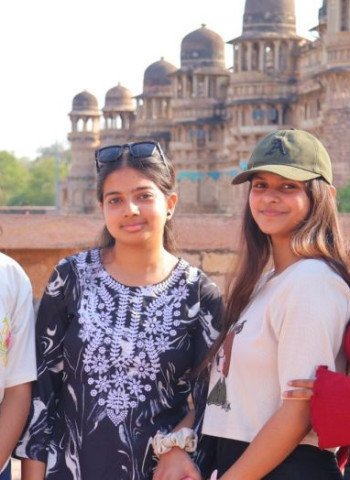 मदर एथीना स्कूल के कक्षा-11 एवं 12 के विद्यार्थियों ने किया ग्वालियर का शैक्षिक भ्रमण