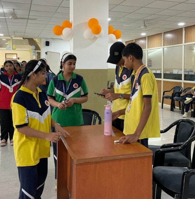 एचपी इंटरनेशनल स्कूल में विद्यार्थियों ने चुना अपना हेड ब्वॉय और हेड गर्ल