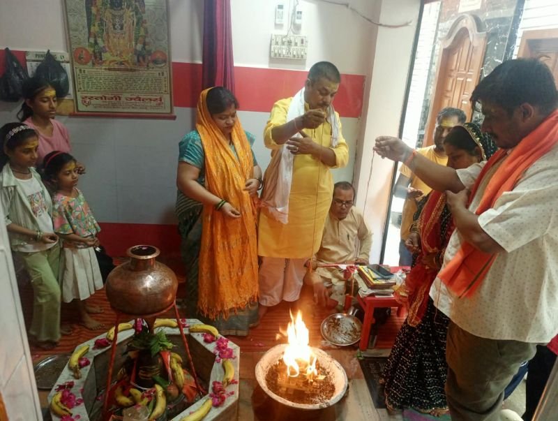 लिंगेश्वर नाथ महादेव का रुद्राभिषेक कर हुआ घट विसर्जन