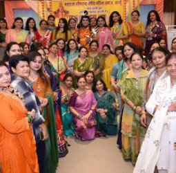 हरिश्चंद्र वंशीय महिला समाज के तीज मिलन में सखियों ने बिखेरा हुनर और मस्ती का रंग