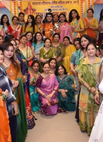 हरिश्चंद्र वंशीय महिला समाज के तीज मिलन में सखियों ने बिखेरा हुनर और मस्ती का रंग