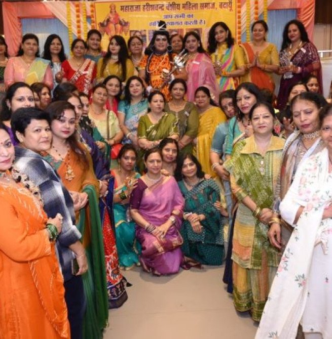 हरिश्चंद्र वंशीय महिला समाज के तीज मिलन में सखियों ने बिखेरा हुनर और मस्ती का रंग
