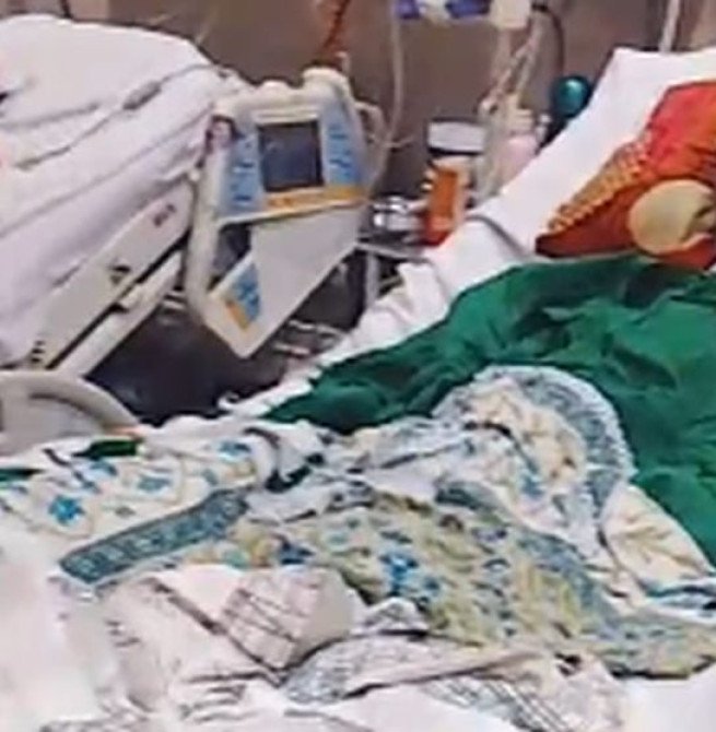 क्या था उस पानी की बोतल में...जिंदगी और मौत के बीच जूझ रहा एक व्यक्ति