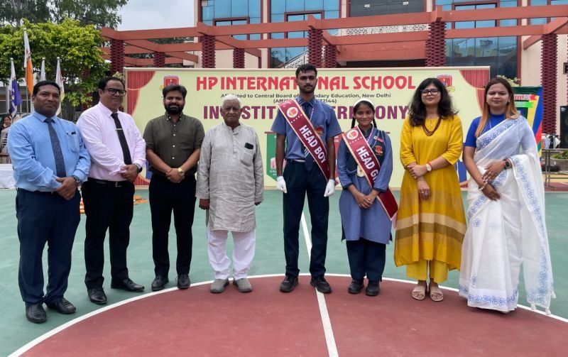 एचपी इंटरनेशनल स्कूल में लोकतंत्र का उत्सव, अलंकरण समारोह में नव-निर्वाचित छात्र परिषद ने ली शपथ
