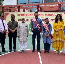एचपी इंटरनेशनल स्कूल में लोकतंत्र का उत्सव, अलंकरण समारोह में नव-निर्वाचित छात्र परिषद ने ली शपथ