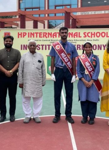 एचपी इंटरनेशनल स्कूल में लोकतंत्र का उत्सव, अलंकरण समारोह में नव-निर्वाचित छात्र परिषद ने ली शपथ