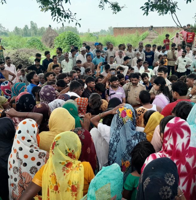 बदायूं में प्रतिमा लगाने और टूटने पर हंगामा, पुलिस समेत कई गाड़ियों पर पथराव
