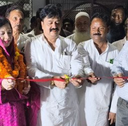उझानी मार्ग से ऊपरपारे की सड़क का 35 लाख रुपये से निर्माण