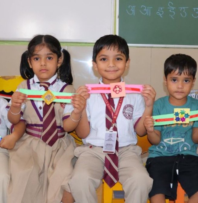 मदर एथीना स्कूल में राखी मेकिंग व मेहंदी प्रतियोगिता का आयोजन