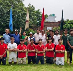 खेल दिवस पर मदर एथीना स्कूल में विभिन्न खेलों का आयोजन