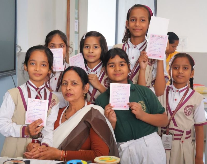 मदर एथीना स्कूल में कराया गया खसरा-रूबेला का टीकाकरण