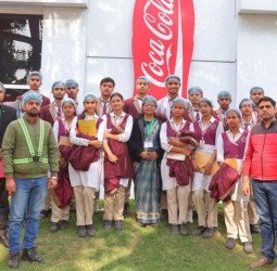 मदर एथीना के बच्चों ने देखा बरेली स्थित कोका-कोला कंपनी का प्लांट