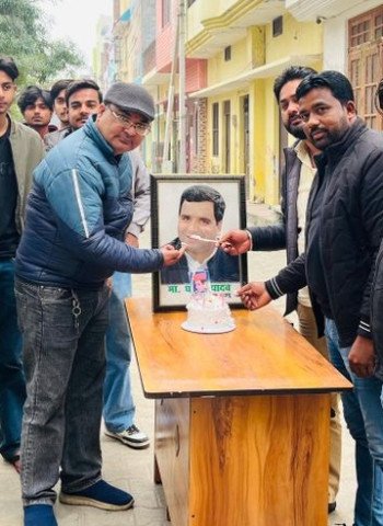 आजमगढ़ सांसद धर्मेंद्र यादव का मनाया जन्मदिन