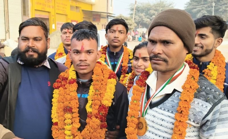 कादरचौक के ओमेंद्र ने हरिद्वार में आयोजित ऊंची कूद प्रतियोगिता में पाया पहला स्थान